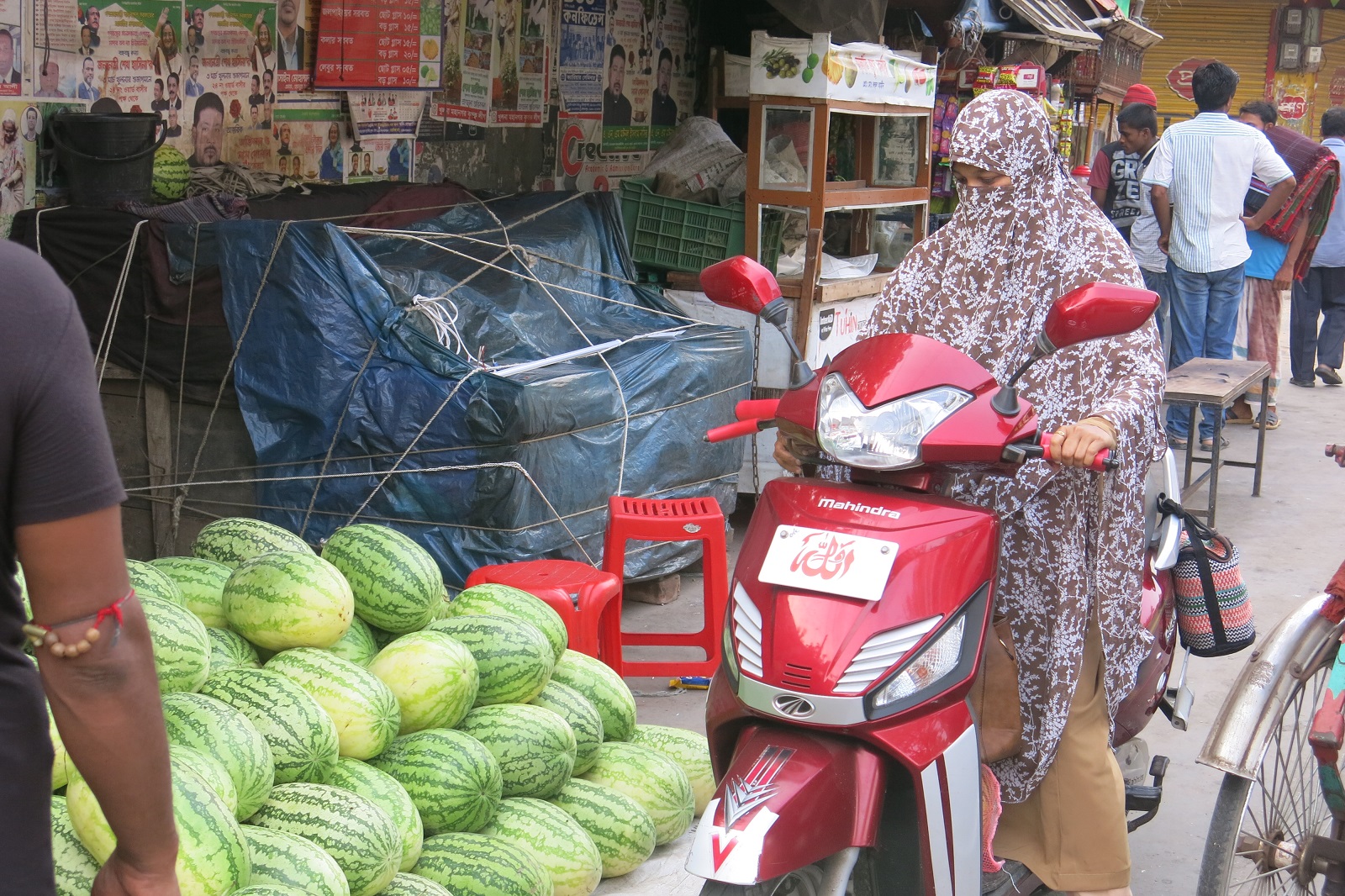 নারী