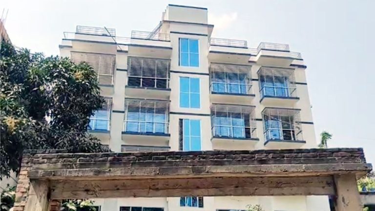 আওয়ামী এমপি-এর ফেলে যাওয়া বাড়িতে ছিন্নমূল মানসিক রোগীদের আশ্রয় দিয়ে প্রশংসীত হচ্ছেন টাঙ্গাইলের একজন নারী শিক্ষার্থী