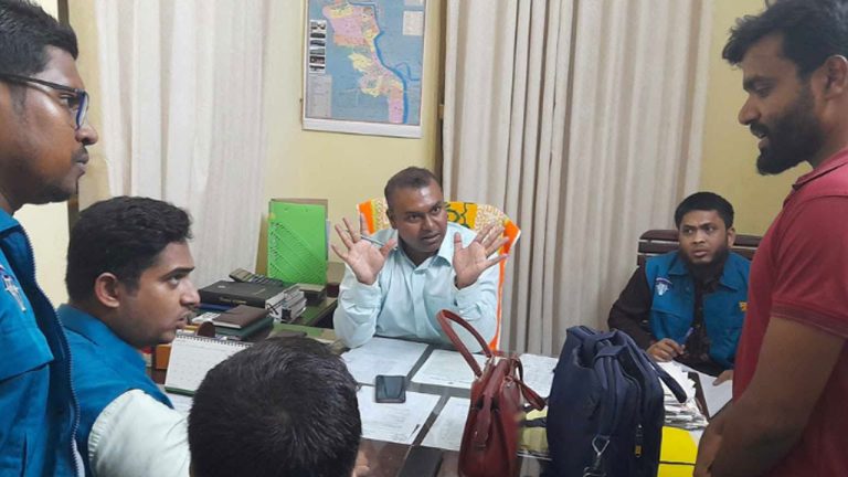 খুলনা সাবরেজিস্টার কার্যালয়ে দুদকের অভিযান