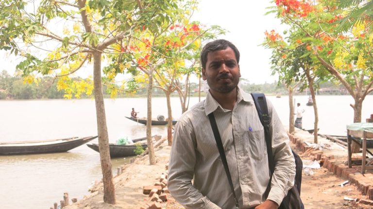 দিব্যেন্দু দ্বীপের কবিতাঃ নিয়মে ভেঙে তবু ওরা আসে
