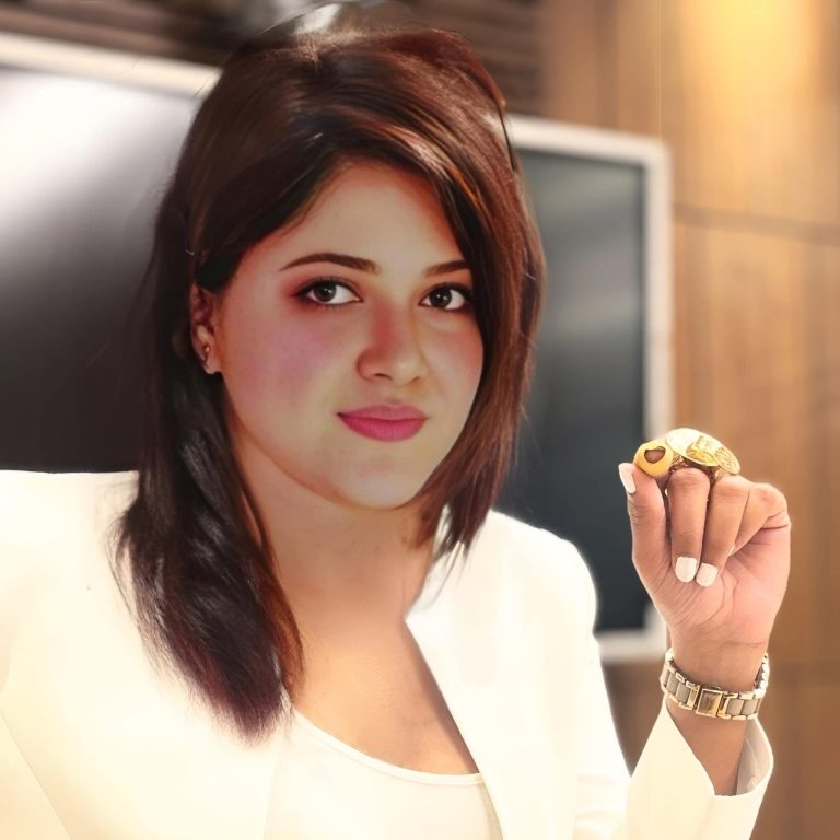 মিডিয়া ব্যক্তিত্ব সারাহ খান