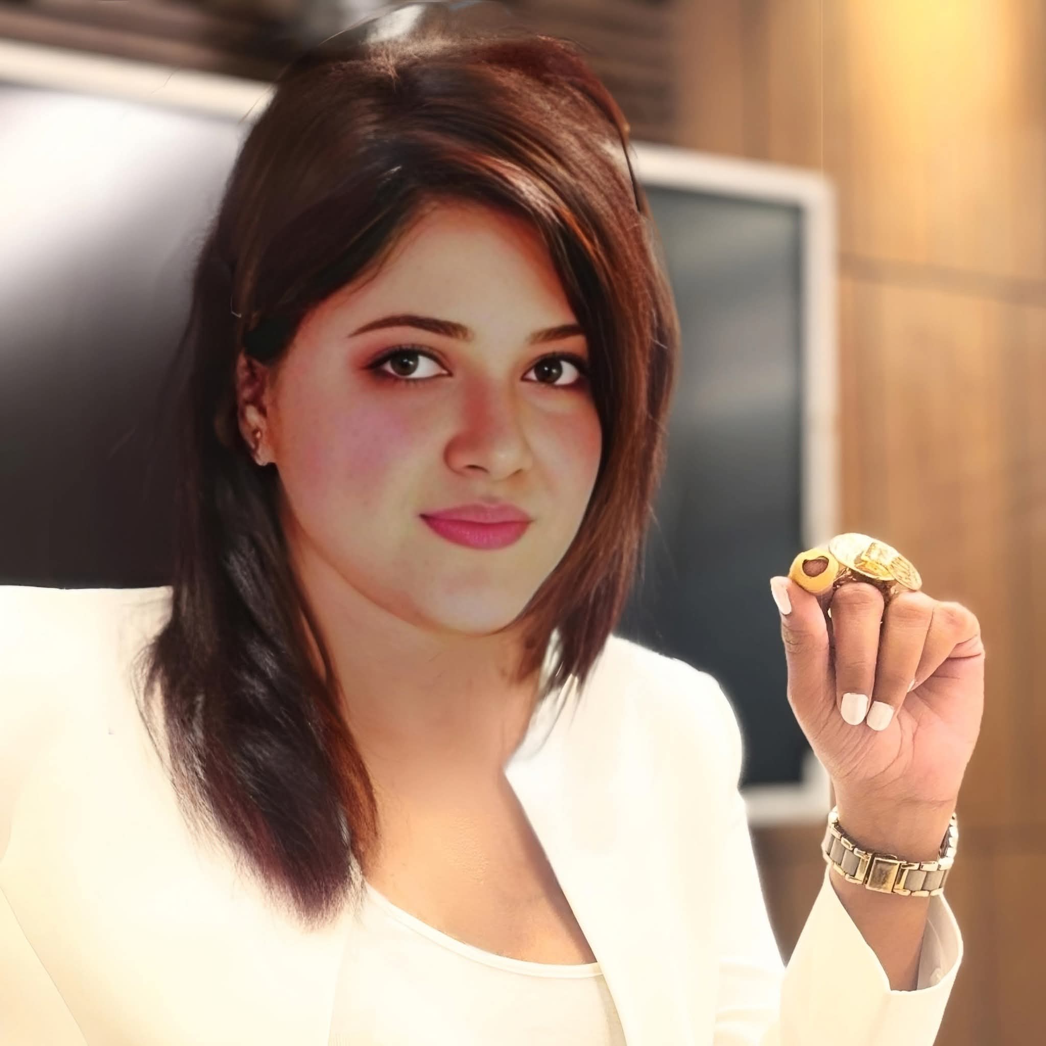 সারাহ খান